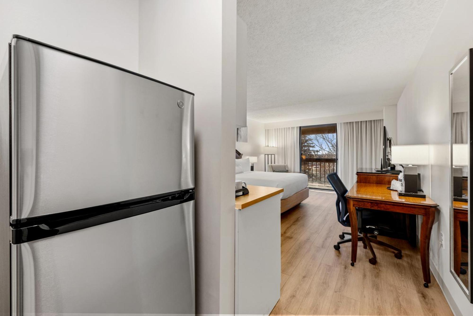 Delta Hotels By Marriott Mount Pleasant Расин Экстерьер фото