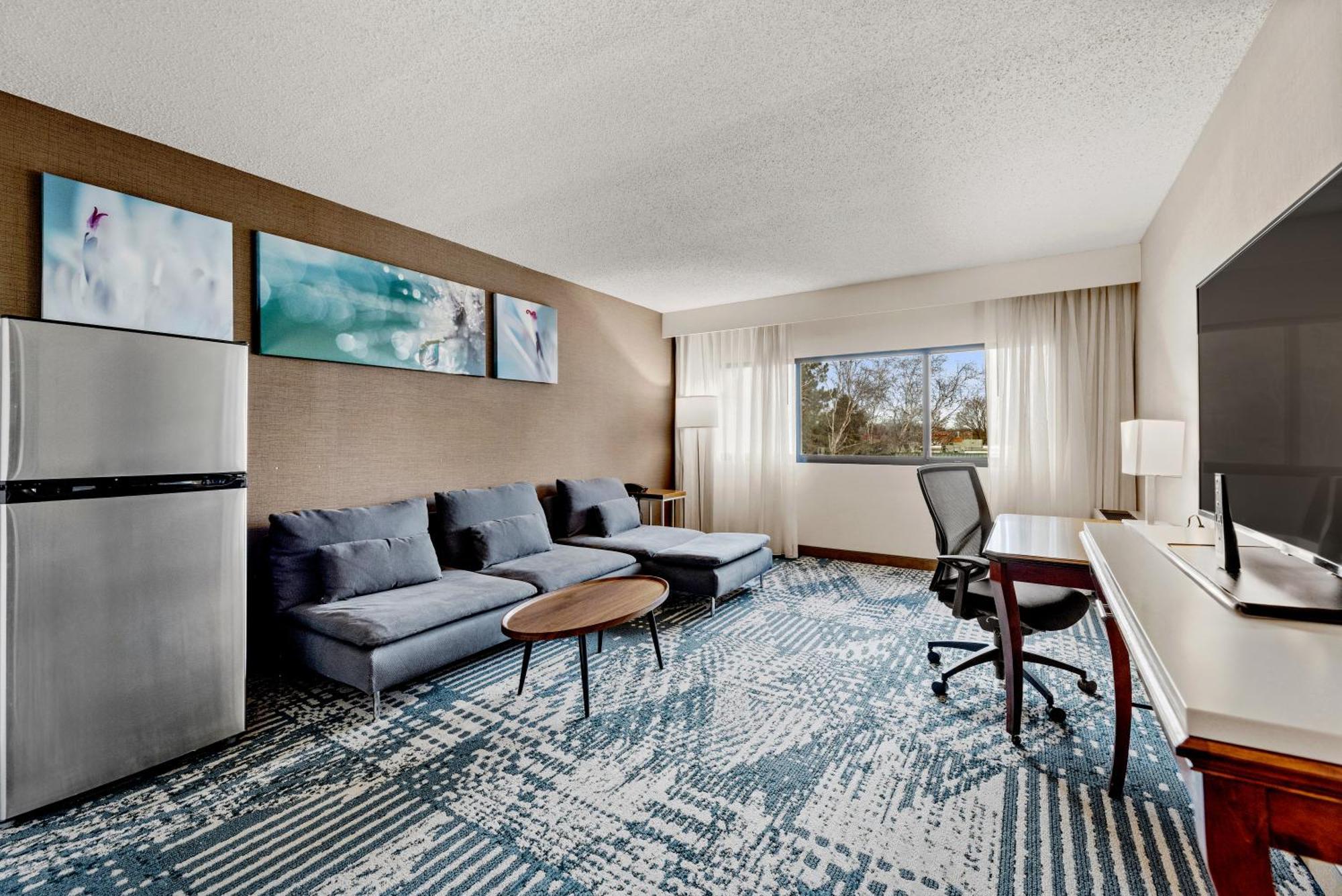 Delta Hotels By Marriott Mount Pleasant Расин Экстерьер фото