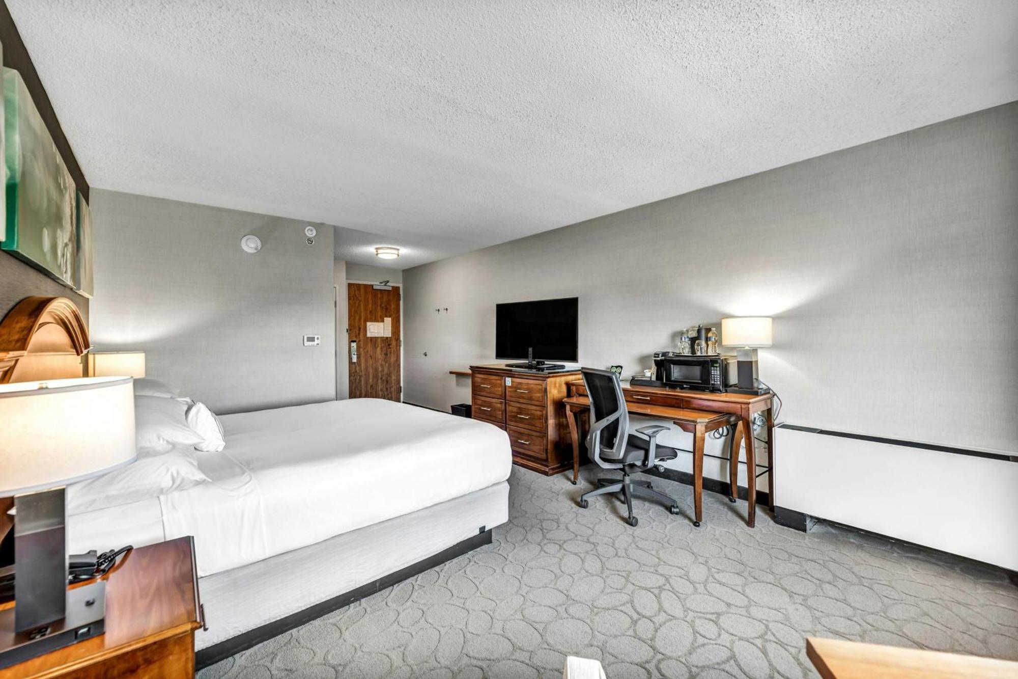 Delta Hotels By Marriott Mount Pleasant Расин Экстерьер фото