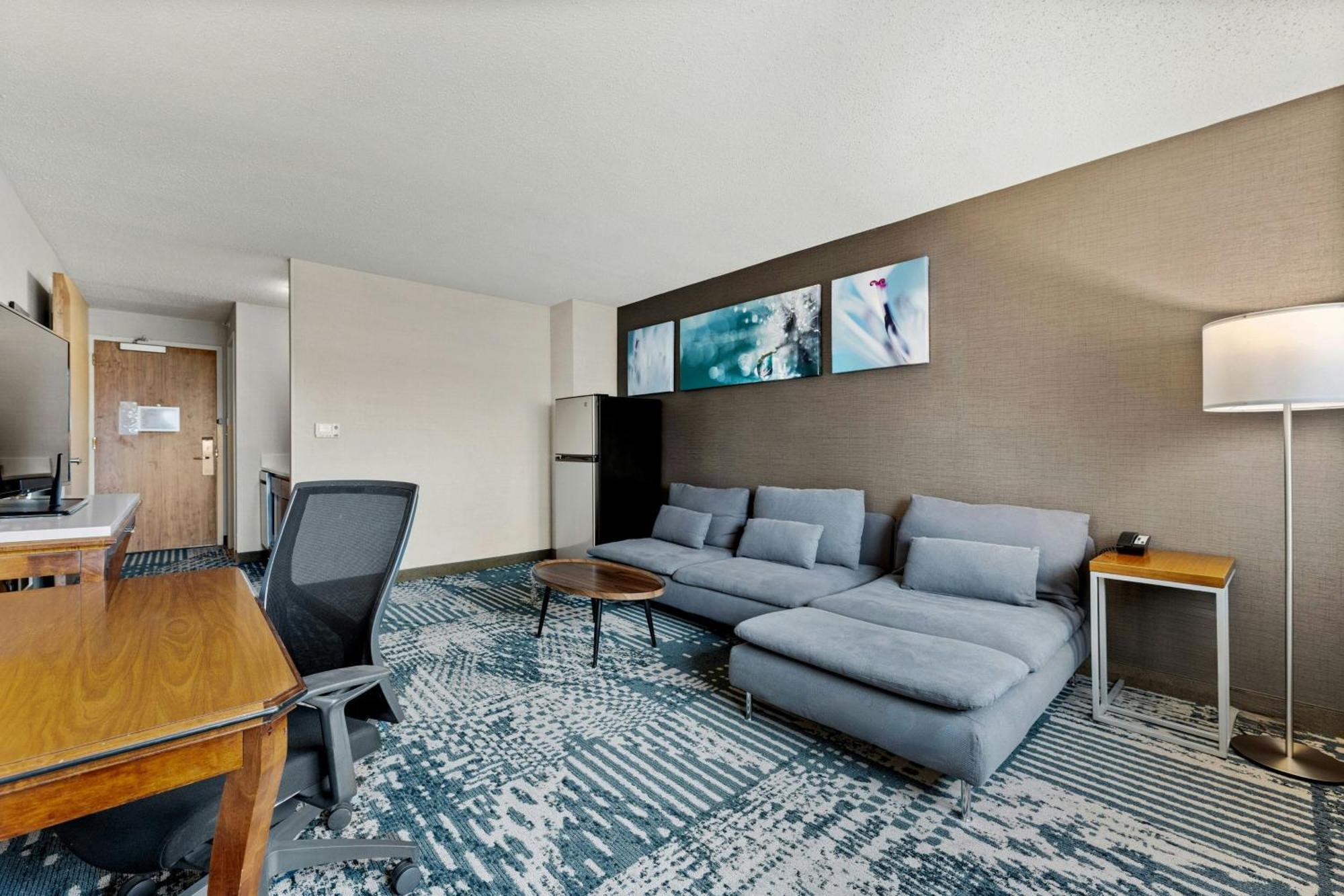 Delta Hotels By Marriott Mount Pleasant Расин Экстерьер фото