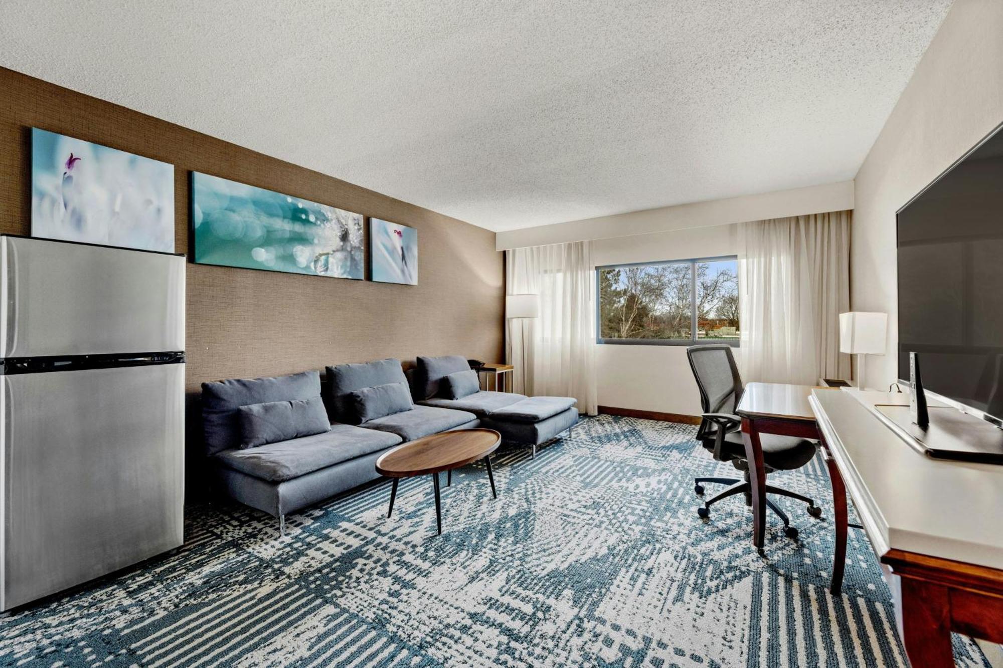 Delta Hotels By Marriott Mount Pleasant Расин Экстерьер фото